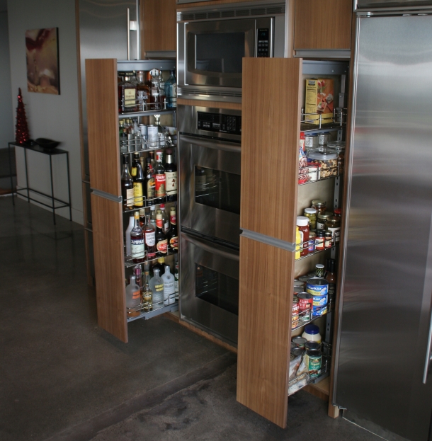 Pull-out pantry Photo